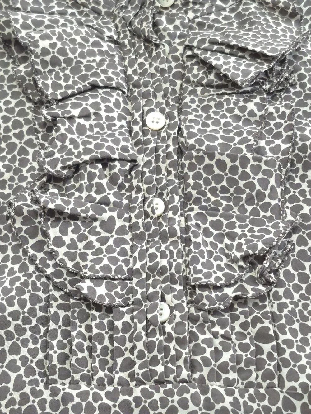 J.CREW 100% Silk Ruffle Neck Sleeveless Blouse Top Heart Print Gray Size 10 Used